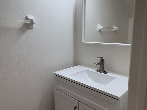 5th image of 2560 Galliano Cir