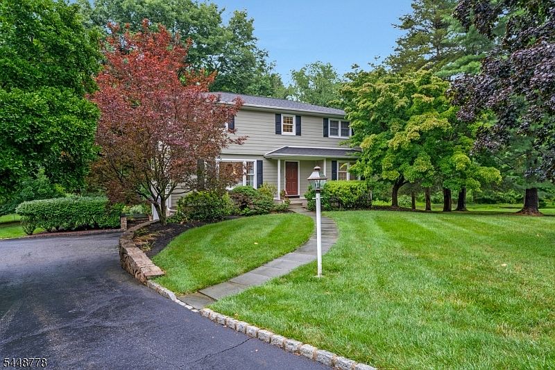 1st image of 8 Mansfield Ct