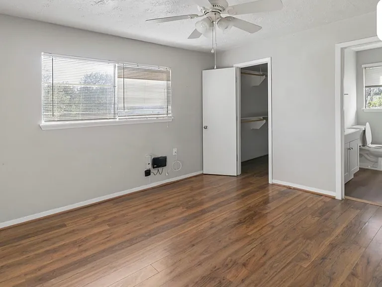 1014 E 23rd St #3 — Photo 5