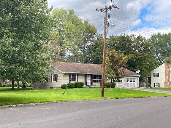 3rd image of 3 Queenswood Blvd