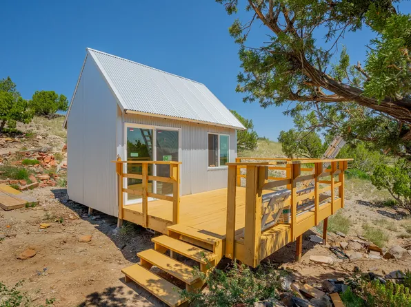 40 Wild Mountain Rd, Cerrillos, NM 87010