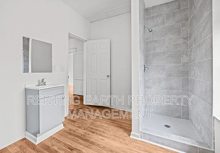 2320 Court R — Photo 16