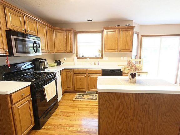 4th image of 16788 Eaton Ct