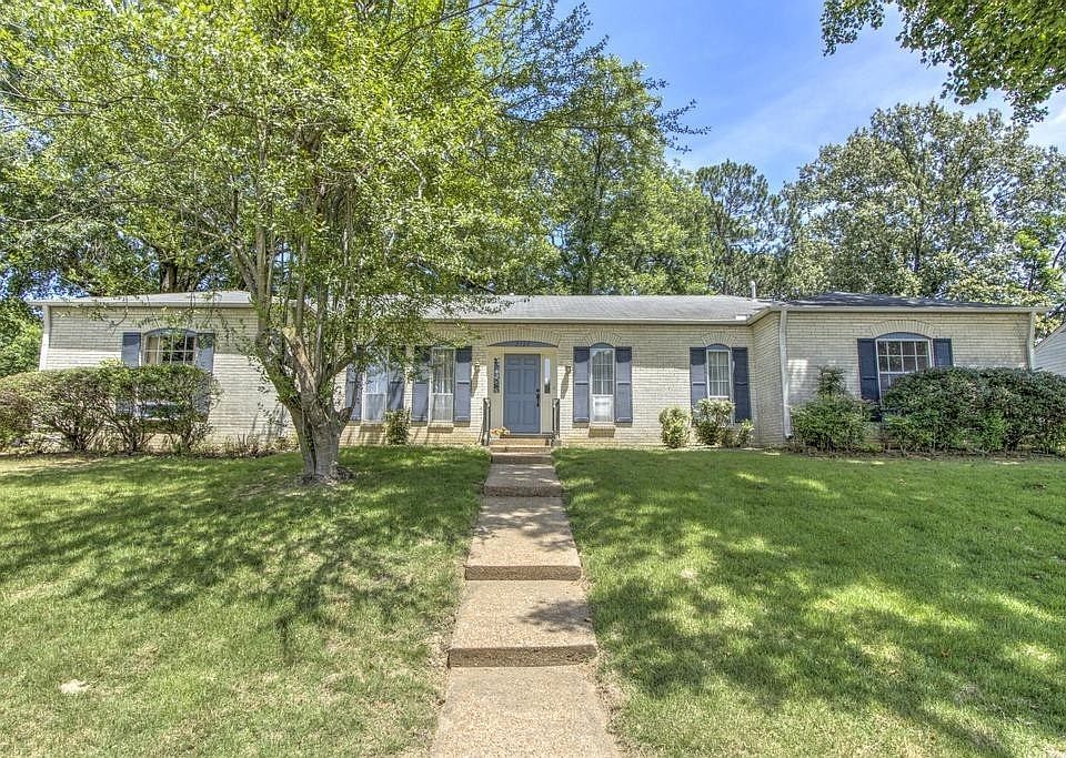 1st image of 2120 Hampton Hill Dr