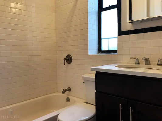 Rented by Hillel Realty Group | media 16