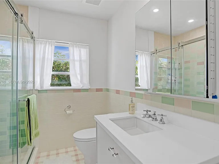 2214 Segovia Cir — Photo 15