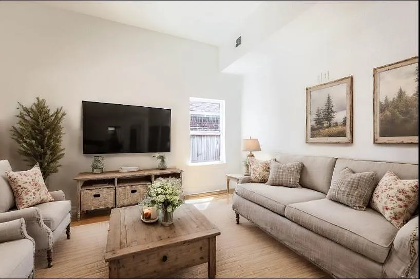 3 bed, 2.0 bath, 2014 sqft, $1,600 — Photo 4