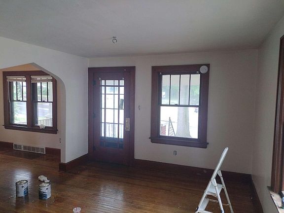 3rd image of 755 Eastland Ave