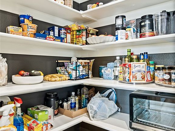 5th image of 5767 Selah St