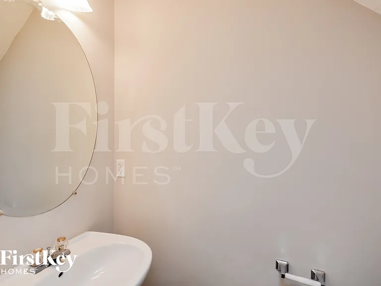 345 Lakeside Cir — Photo 17