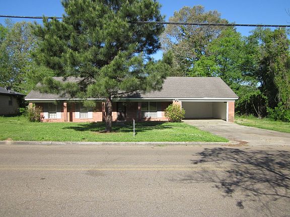 2nd image of 805 Blossom Ln
