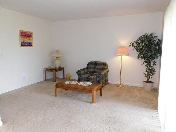 5th image of 1108 Eagle Feather Cir APT A