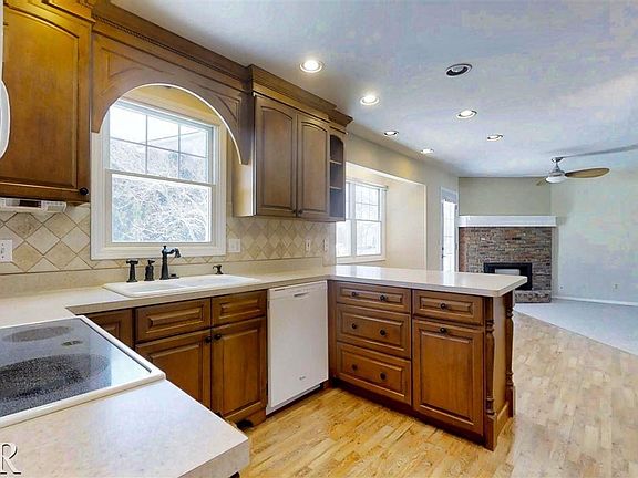 2nd image of 103 Shorewood Dr
