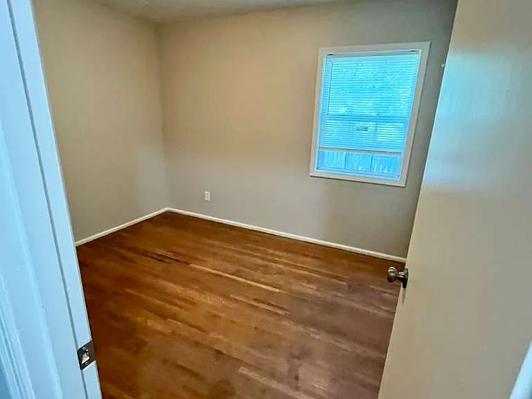10300 Dudley Dr — Photo 15