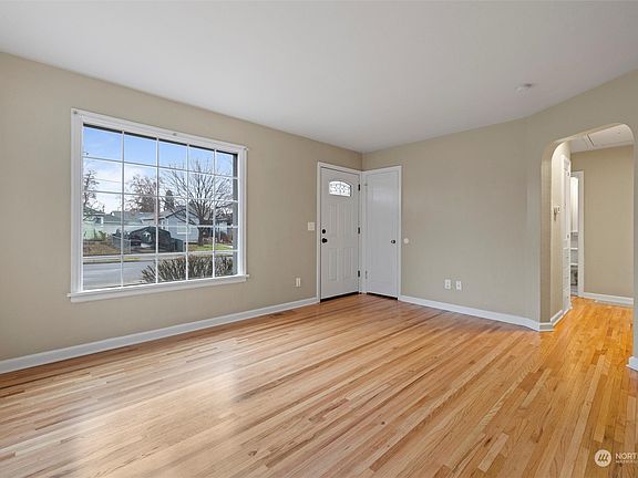 4th image of 219 White Street