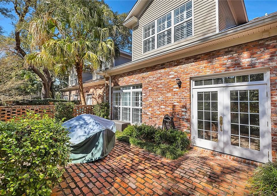 1st image of 106 N Palm Villas Ct