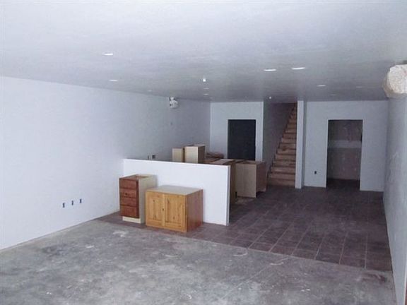 4th image of 2729 Lake Shore Dr E Ste 6)