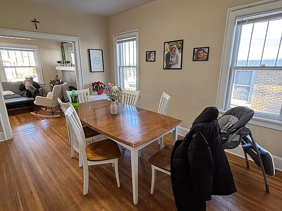 4th image of 808 Tremont Ave