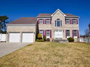 8 Stockton Ln, Egg Harbor Township, NJ 08234