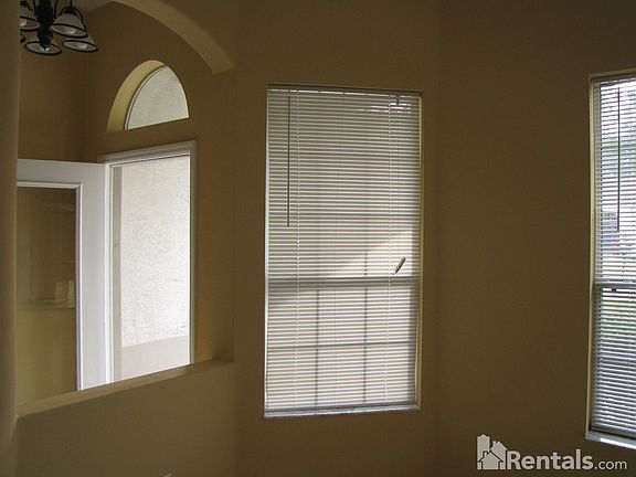 5th image of 38 Robinson Dr