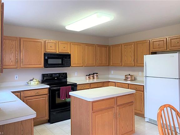 5th image of 20322 Berkshire Cir