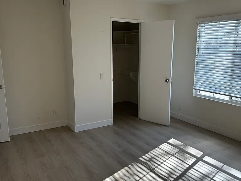 217 W Carroll Ave — Photo 20