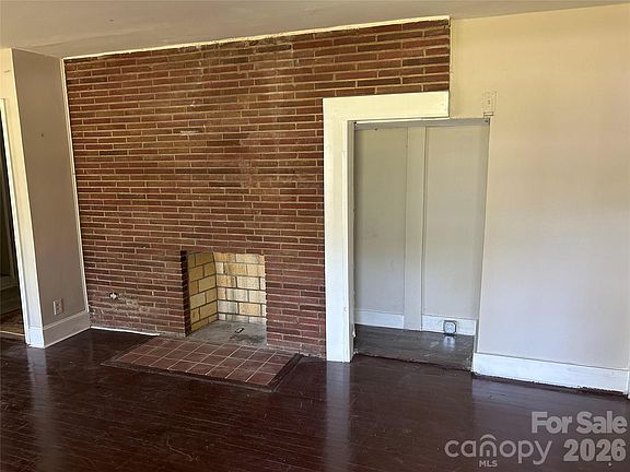3rd image of 312 Davis Park Rd