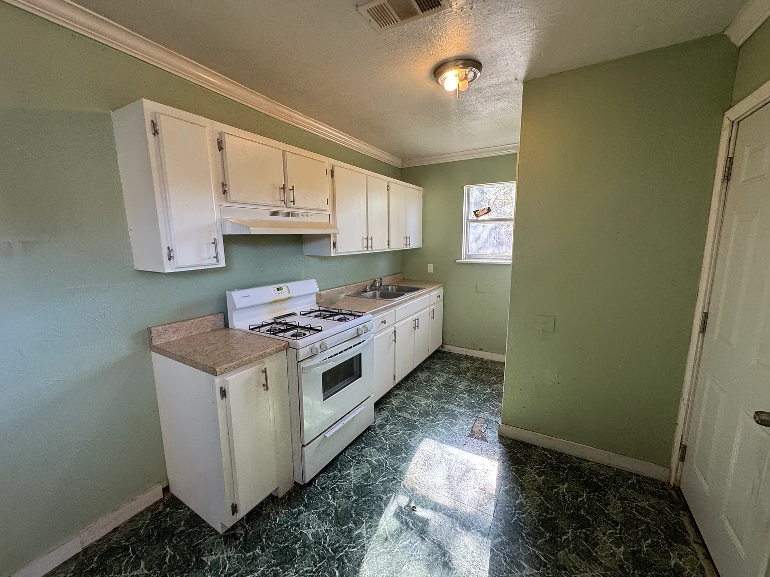 3 bed, 1120 sqft, $725 — Photo 3