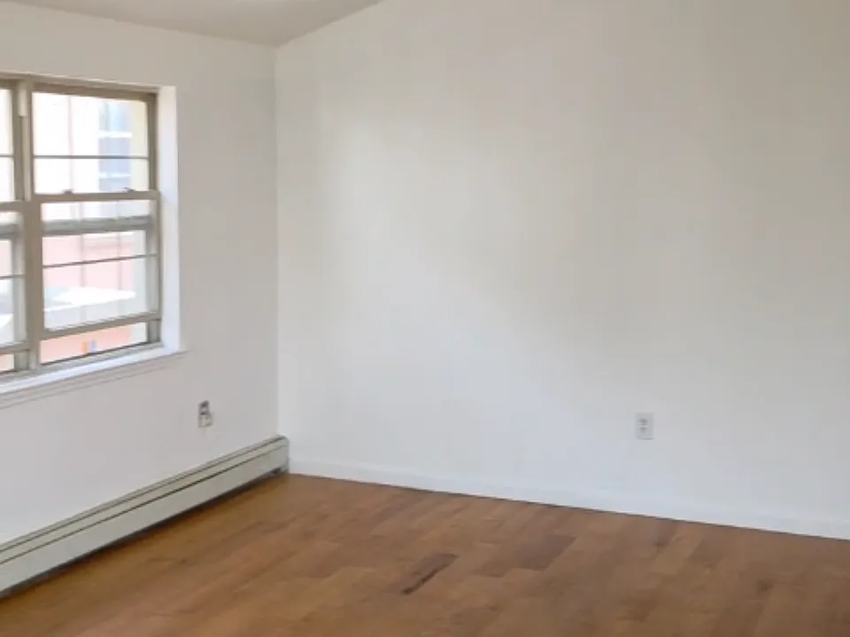 Laurel Ave