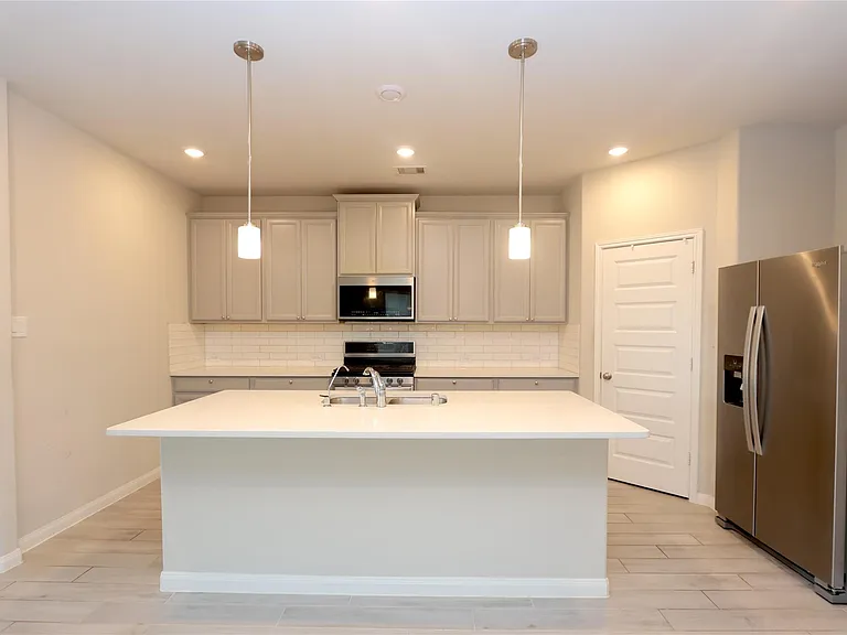 7219 Toluca Dr — Photo 6