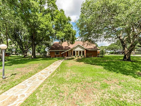 3rd image of 2602 Myatt Ln