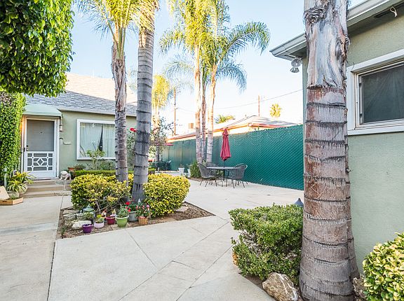 5th image of 11503 Chandler Blvd #3/4