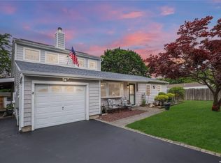 8 Annandale Rd, Holbrook, NY 11741