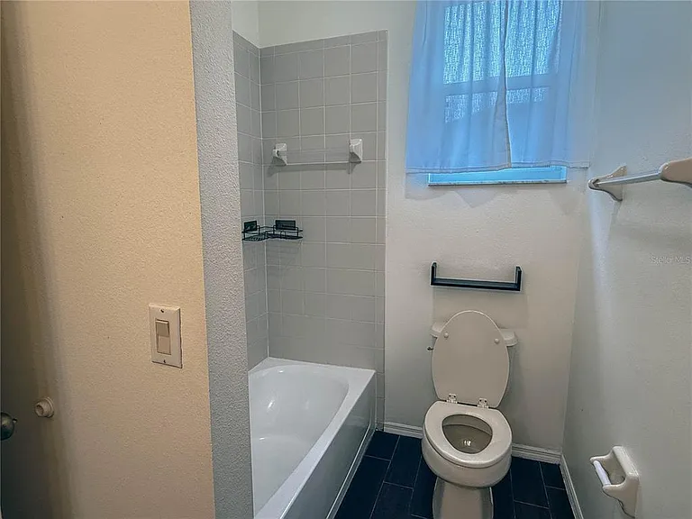 1042 Drift Creek Cv — Photo 17