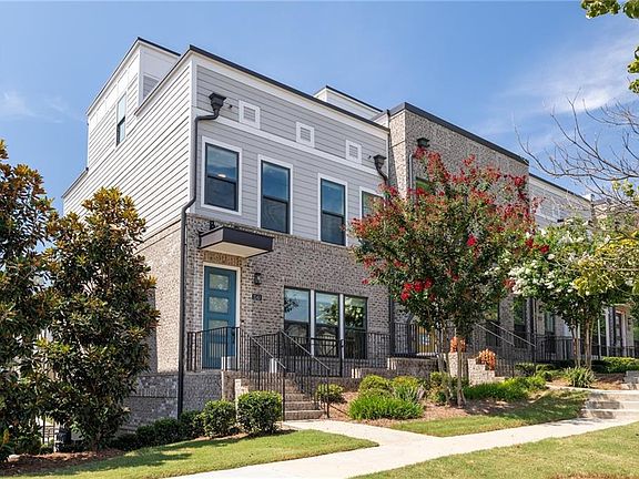 3rd image of 2143 Burnside Dr NW