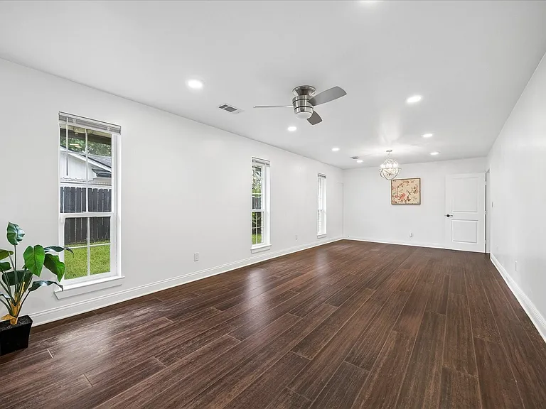 10602 Riverview Dr — Photo 4