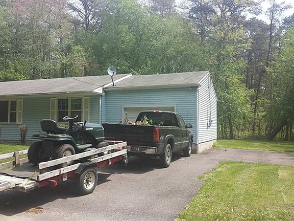 2nd image of 400 Vine St