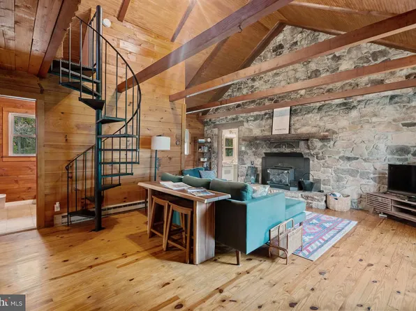 105 Apache Trl, Winchester, VA 22602