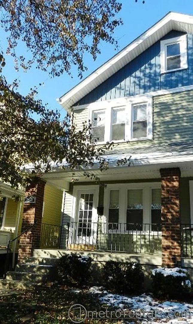 170-172 E Tompkins Street — Photo 1