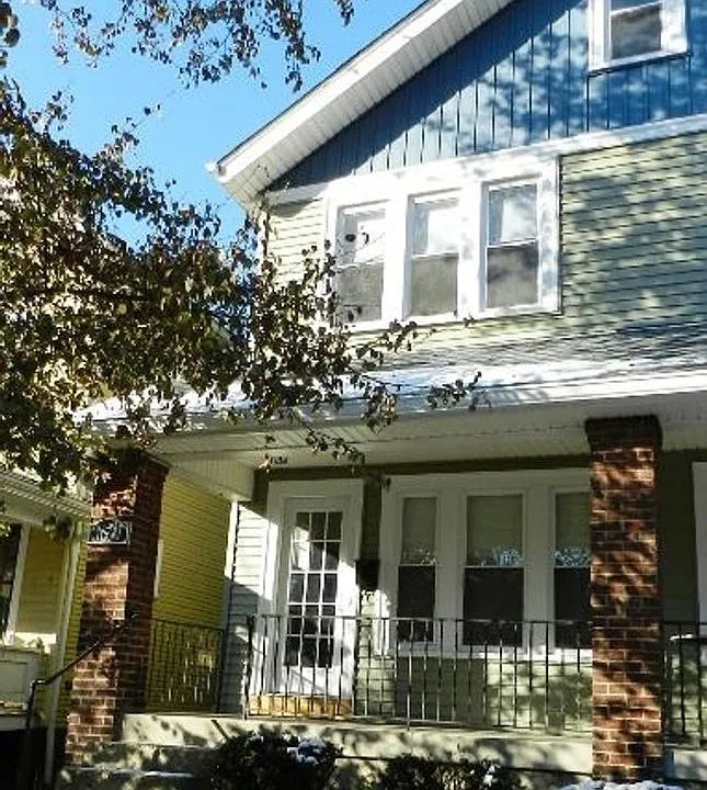170-172 E Tompkins St