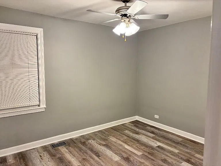 7927 S Francisco Ave — Photo 3
