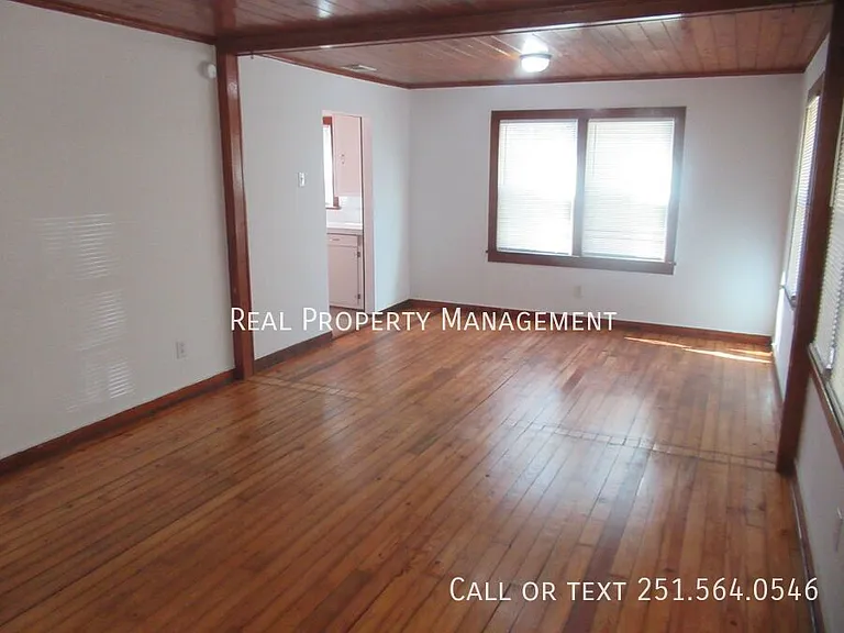 3412 Laverne Dr E — Photo 4