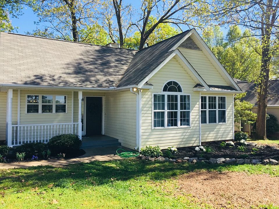 1st image of 289 Pine Dr
