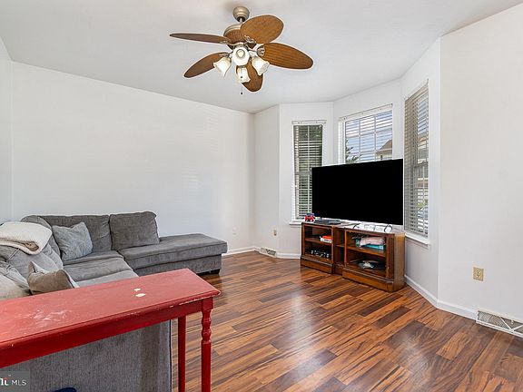 5th image of 319 Mineral Dr