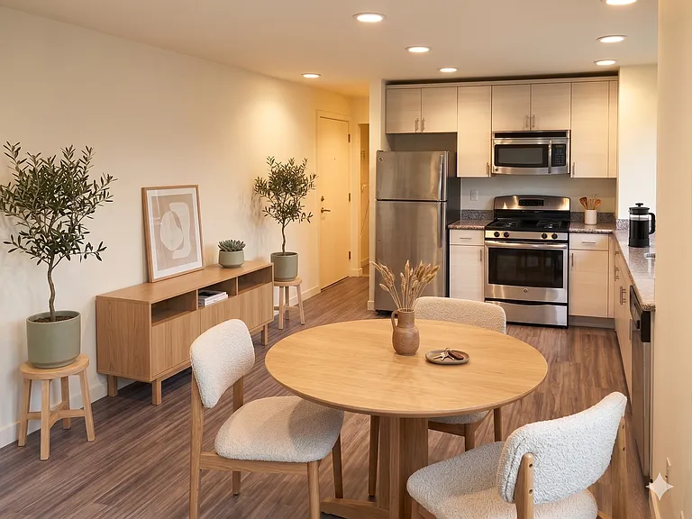 Discover Urban Serenity: Stylish Property in Capitol Hill's Pulse — Photo 4