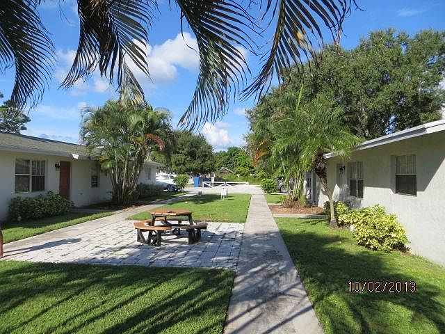2nd image of 1362 Park Ln