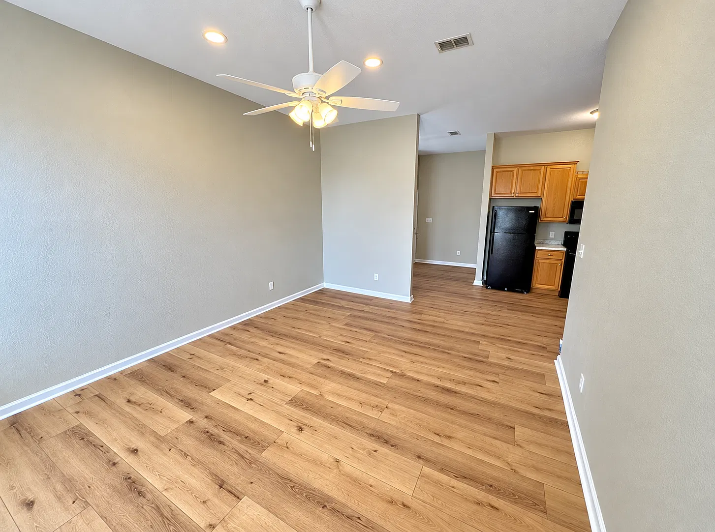 3 bed, 1239 sqft, $1,650 — Photo 2