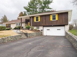 44 Algonquin Dr, Warwick, RI 02888