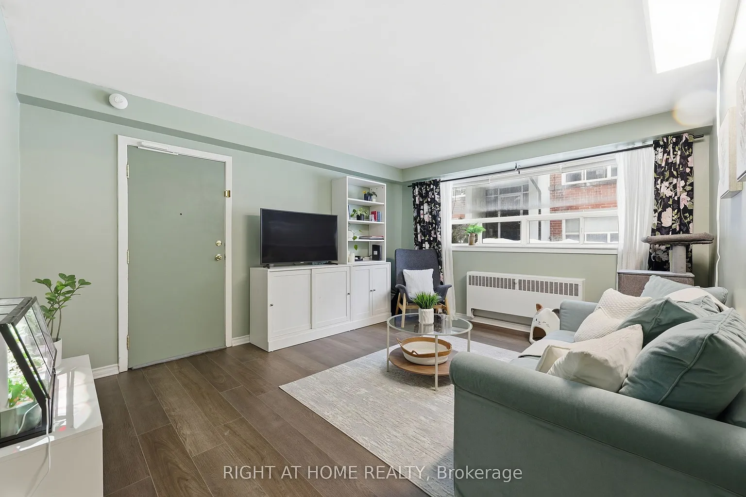 223 Macnab St S #11 photo 1