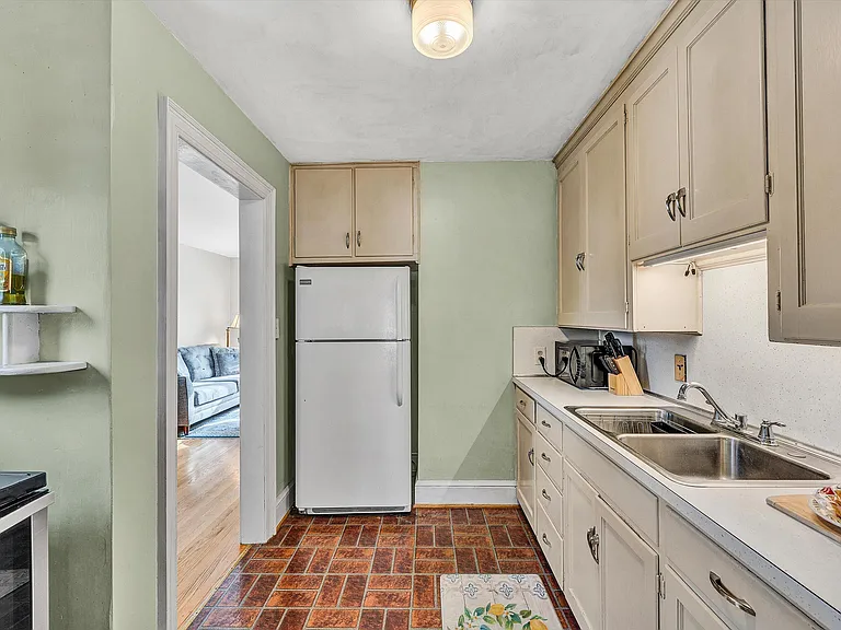 1933 Windsor Ave SW #4 — Photo 9